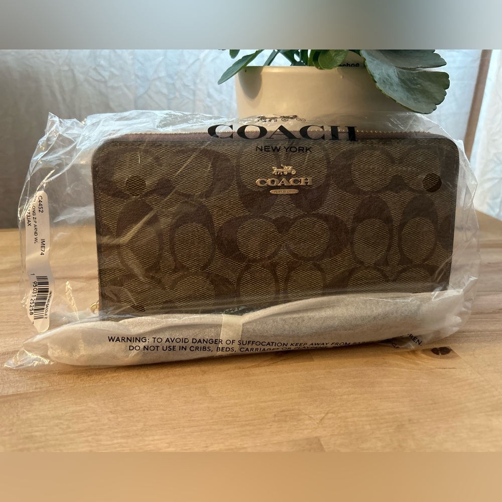 Large Zippered Coach Wallet